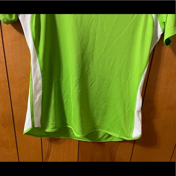 Green Nike Dri- Fit Workout Short Sleeve T-shirt Tee Top Shirt Size M EUC - Picture 3 of 7